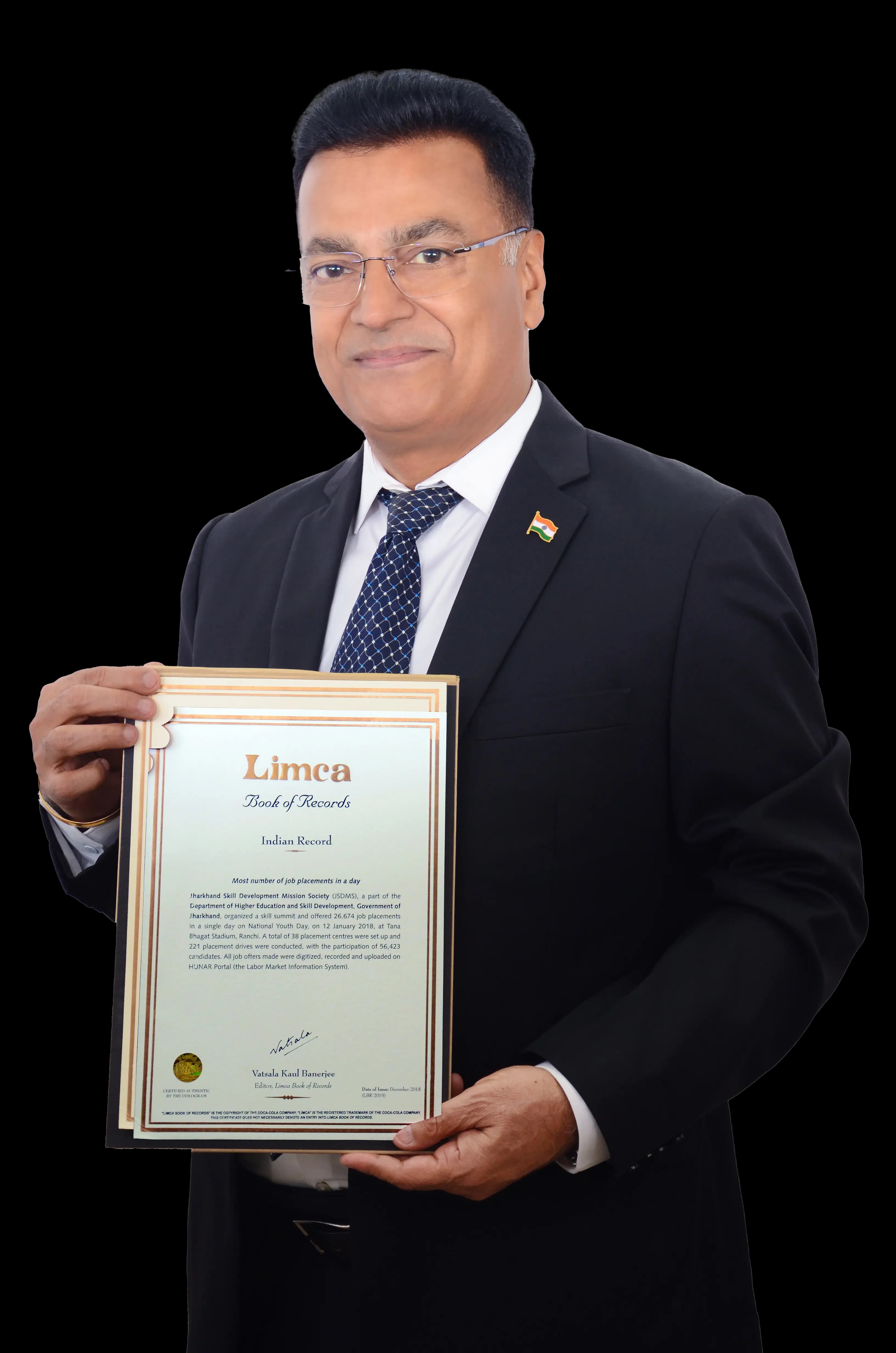 Amar Jha receiving LIMCA award for distributing 25,000 jobs in private sector